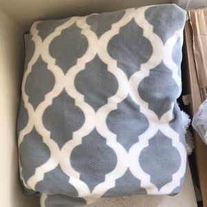 NWT DSW Blanket